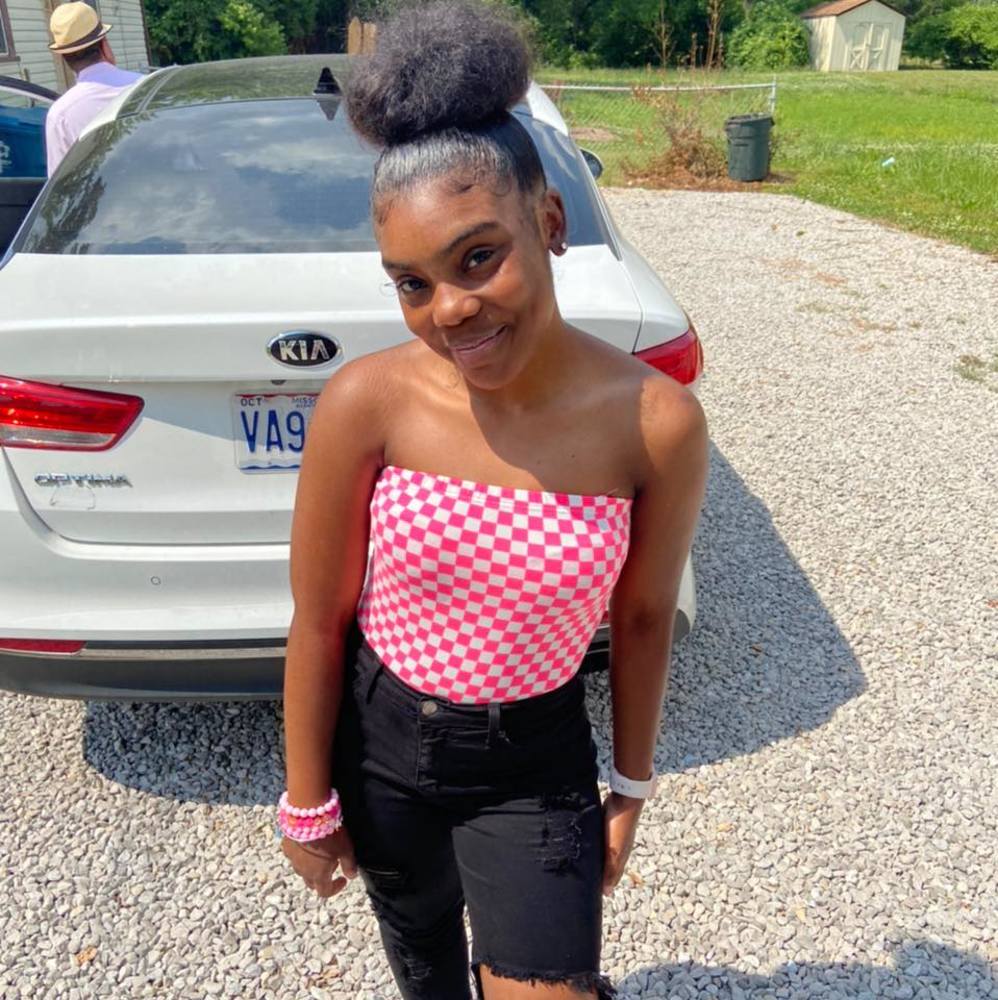 Meet your Posher, Dionne jalaa